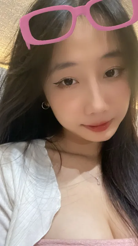 Lisa from Vietnam on a chat roulette with girls match